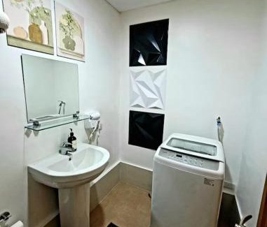 Bagumbayan Apartment | Fancy Suite near Eastwood with Awesome Balcony!