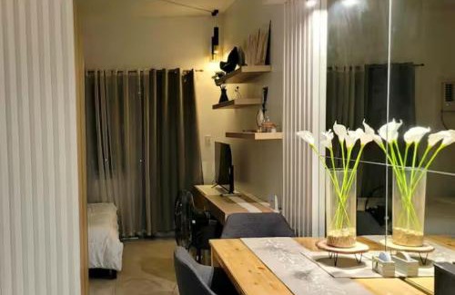 Bagumbayan Apartment | Fancy Suite near Eastwood with Awesome Balcony!