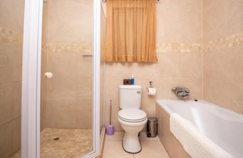 Kareeberg Bed & Breakfast | Fancy Yellow Guesthouse