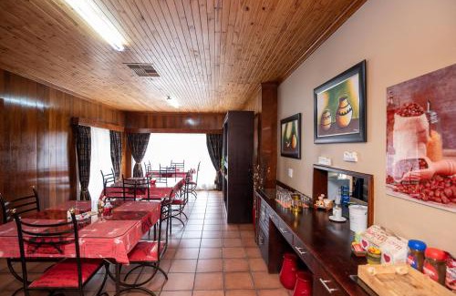 Kareeberg Bed & Breakfast | Fancy Yellow Guesthouse