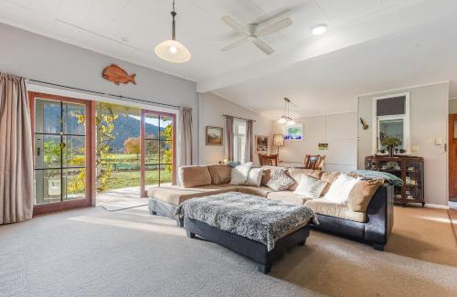 Saint Omer House | Fantail House Kaiuma Bay - Havelock Holiday Home