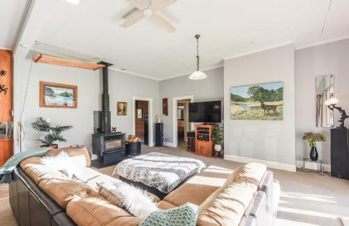 Saint Omer House | Fantail House Kaiuma Bay - Havelock Holiday Home