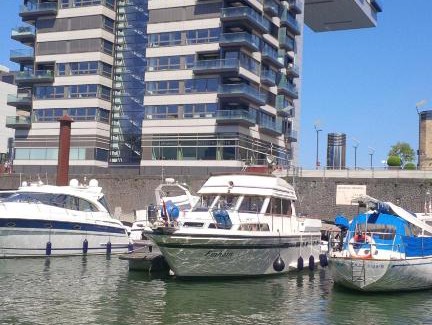 Altstadt-Sued Boat Rental | Fantasie Boot EINHORN