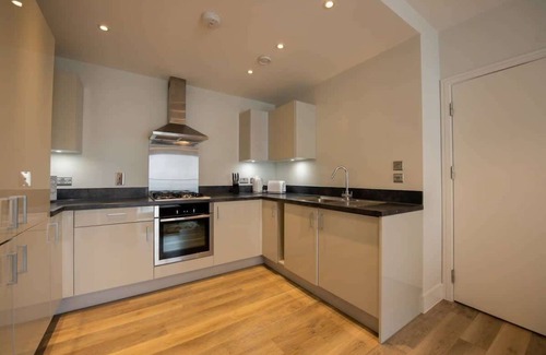 Crawley City Centre Apartment | Fantastic 1 Bed Apartment in Crawley