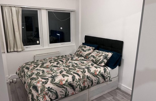 Stanwell Apartment | Fantastic 1-Bedroom Flat