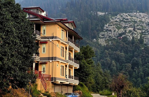 Kumharsain House | Fantastic 1-bedroom in Authentic Luxurious Himachali Homestay Near Narkanda