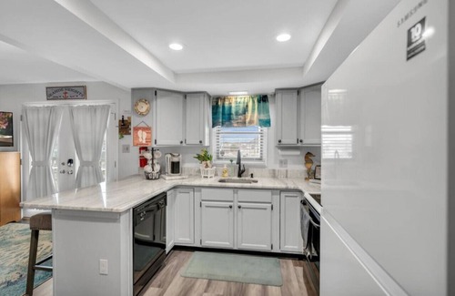 Seaside Heights Condo | FANTASTIC 2 BR 2 Blocks to beach pool balcony