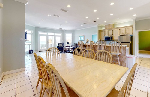 Audubon Place House | Fantastic beachfront home with full kitchen, central AC, & washer/dryer