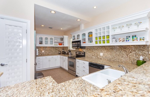 Lawson Rock Condo | Fantastic beachfront 1 bedroom getaway