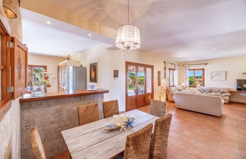 Campos Villa | Fantastic Country House with Pool, Terraces, Garden, Air Conditioning & Wi-Fi