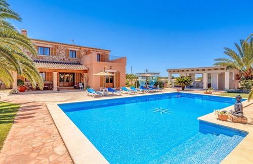 Campos Villa | Fantastic Country House with Pool, Terraces, Garden, Air Conditioning & Wi-Fi