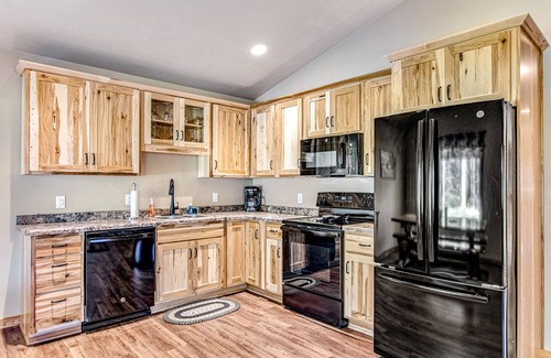 Conover House | Fantastic dog-friendly cabin with hot tub, fireplace, patio, grill, central AC, & W/D