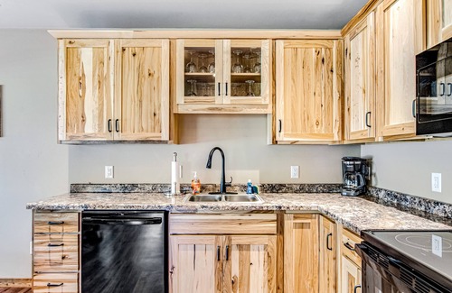 Conover House | Fantastic dog-friendly cabin with hot tub, fireplace, patio, grill, central AC, & W/D