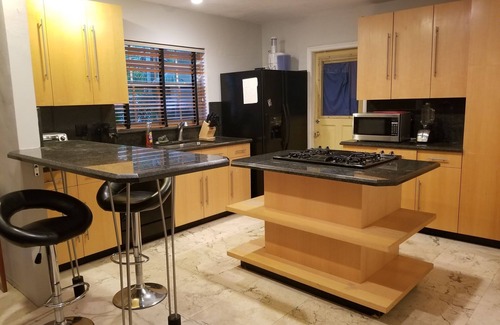 Little Ranches House | Fantastic Hollywood Home- 60 day Min Stay