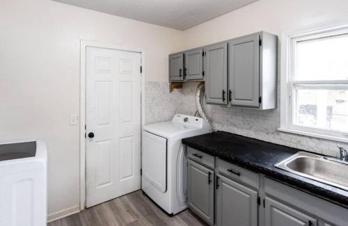 Gates-North Gates House | Fantastic Home Near DWTN/Airport