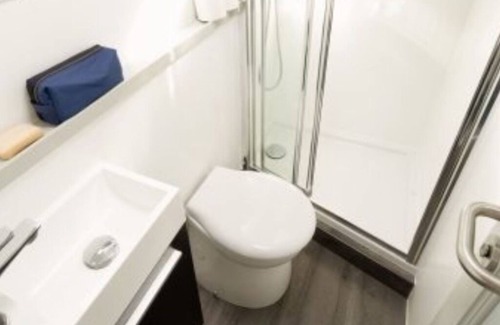 Hennigsdorf Boat Rental | Fantastic houseboat accommodation right on the water in Hennigsdorf an der Havel