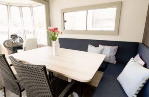 Hennigsdorf Boat Rental | Fantastic houseboat accommodation right on the water in Hennigsdorf an der Havel