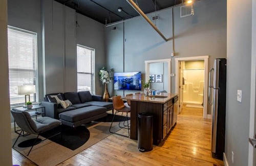 Downtown Apartment | Fantastic King Bed Loft Stay right downtown!