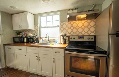 United Central Apartment | Fantastic Remodeled 1BR Close to the Beach