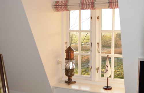 Rodenas Cottage | Fantastic thatched cottage with lake and sauna