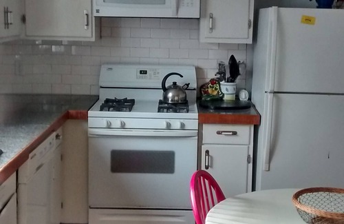 Warren Apartment | Fantastic Views in the Heart of Waterfront Historic District! Free wifi