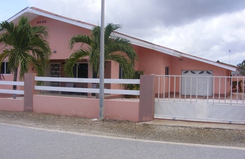 Daniel House | Fantastic villa in a quiet, central location not far from the beach with car