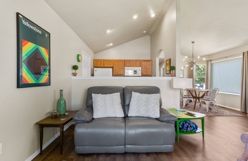 Bozeman House | Fantastic VRBO! Immaculate 2BR, 1BA house, garage