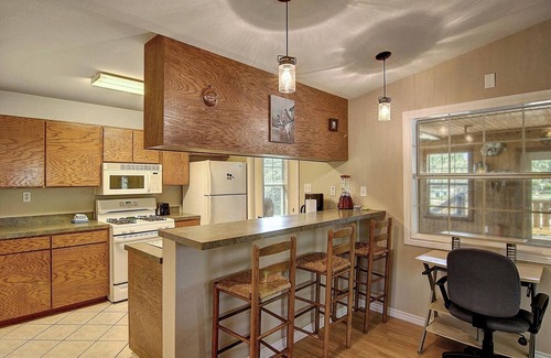 Aransas Pass House | Fantasy Oaks Lodge 4 Bedroom Home by RedAwning