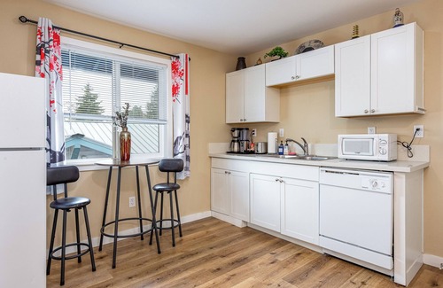 Southeast Salem Apartment | Far East Escape: Zen apartment, Japanese tea table