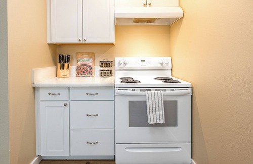 Southeast Salem Apartment | Far East Escape: Zen apartment, Japanese tea table