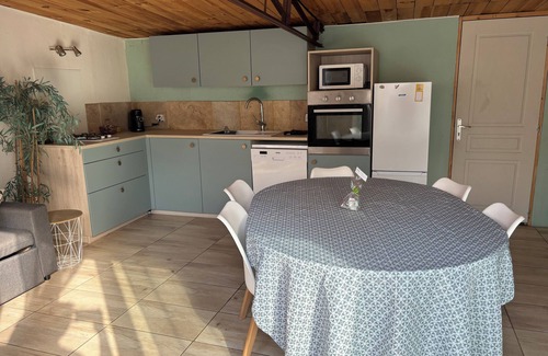 Les Eglisottes-et-Chalaures Cabin | Farmhouse cabin with indoor pool and Jacuzzi