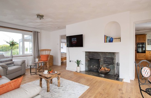 Rhosneigr House | Faraway: Pet-friendly holiday home for 6 in Rhosneigr