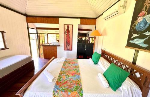Moorea-Maiao House | Fare Mahana - plage priveé avec vue sur Tahiti