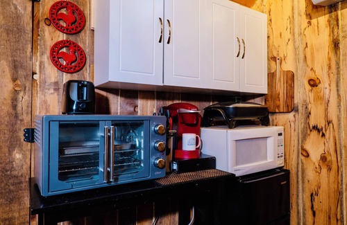 Willington Apartment | Farm - Animals - Barn - Gazebo - Fire Pit - 2xKing