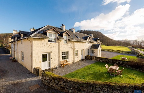 Slate Islands Cottage | Farm Cottage 2 - a spacious house that sleeps up to 10 guests