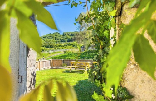 Kewstoke House | Farm Cottage (Cosy Coastal Retreat-Dog Friendly)