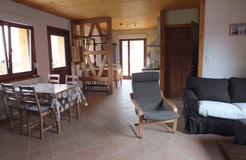 Dahlenheim Apartment | Farm holiday accommodation, very quiet location, family friendly.