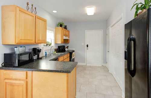 Eloise House | Farm House Stay 5 Miles to Legoland!