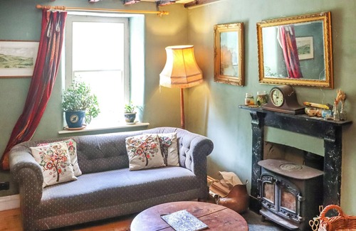 Llanybydder Cottage | Farm House - UK50262