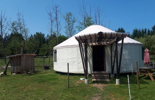 Shawnigan Lake Cabin | Farm-Stay one bedroom Eagle yurt