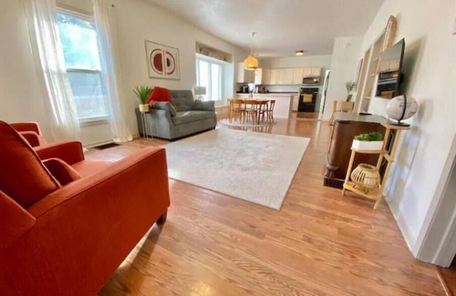 Webb City House | Farmer’s Market Bungalow- fenced yard w/fire pit