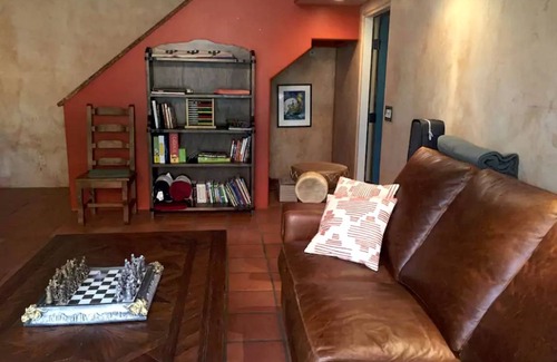Oak Creek House | Farmhouse ∙ 2 bedrooms ∙ 10 guests
