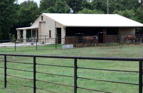 Weatherford House | Farmhouse ∙ 1 bedroom ∙ 4 guests