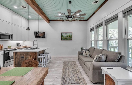 Arthur City House | Farmhouse ∙ 2 bedrooms ∙ 5 guests