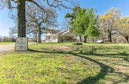 Arthur City House | Farmhouse ∙ 2 bedrooms ∙ 5 guests