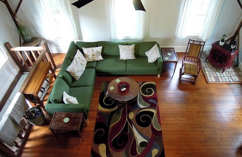 James City House | Farmhouse ∙ 2 bedrooms ∙ 6 guests