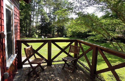 James City House | Farmhouse ∙ 2 bedrooms ∙ 6 guests