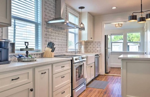 Schulenburg House | Farmhouse+5 acres.Close to town but still country!