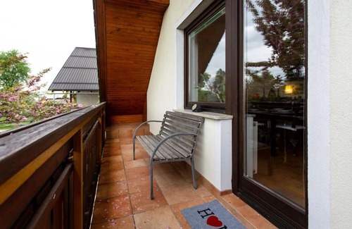 Mavcice Apartment | Farmhouse Apartment Happy Cow