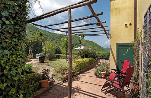 Fisciano Apartment | Farmhouse 'Camera Quadrupla Con Vista Giardino' with Mountain View, Wi-Fi and Air Conditioning
